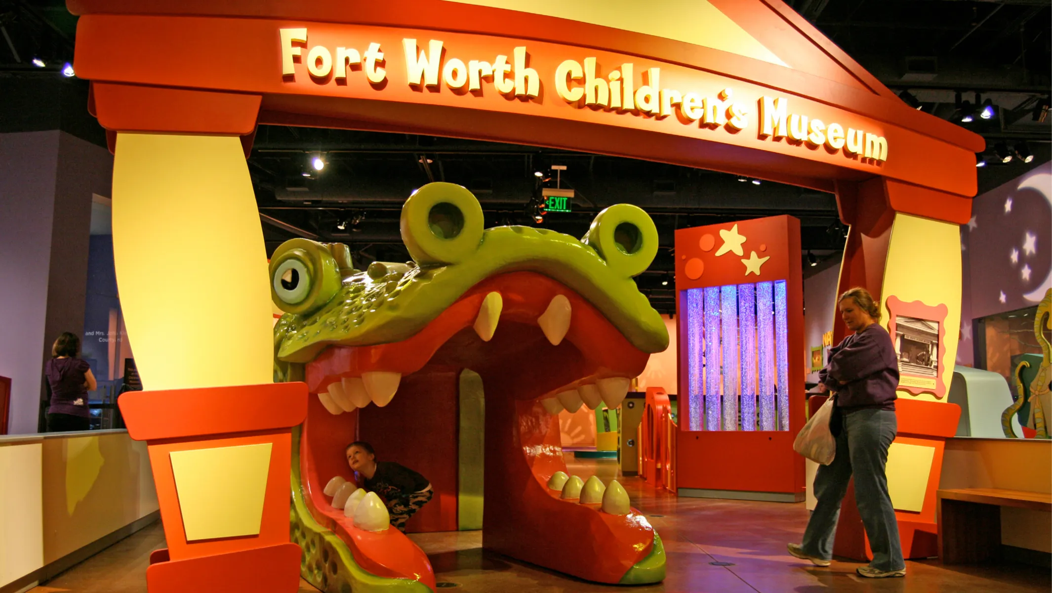 Fort Worth Children's Museum exhibit of large alligator