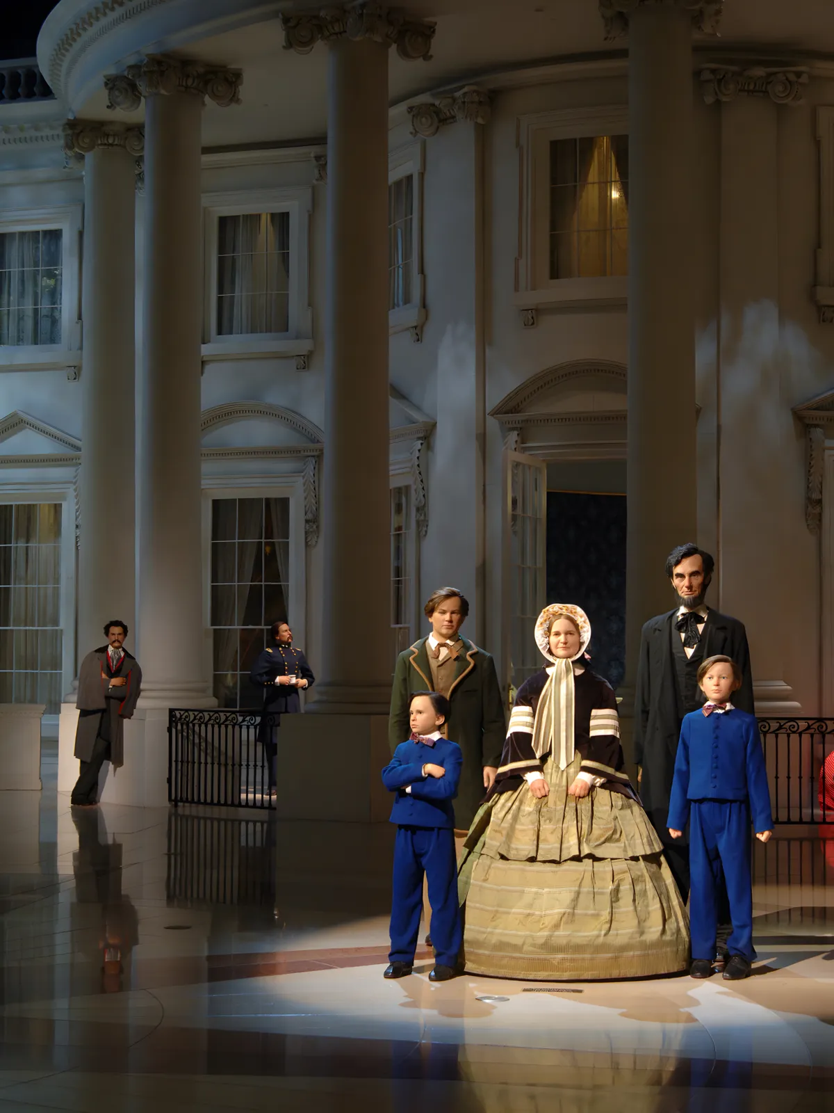 Figures of Abraham Lincoln and his family standing together